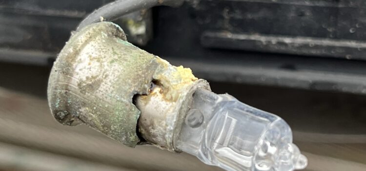 A decrepit steaming/deck light A decrepit steaming/deck light